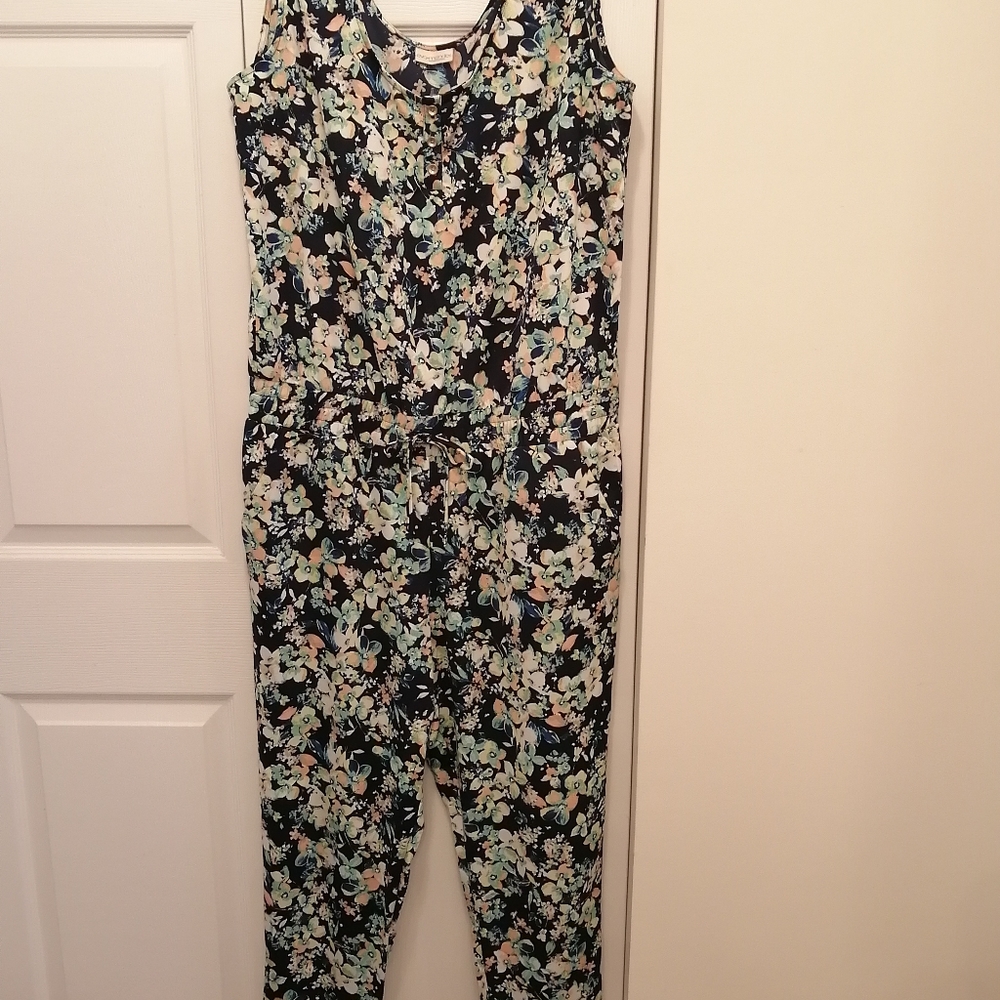 Gorgeous summer jumpsuit.